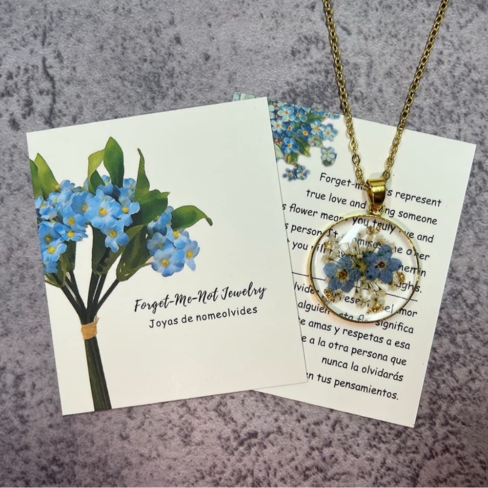 Forget-Me-Not and Queen Anne's Lace Pressed Wildflower Necklace - Picture 4 of 5